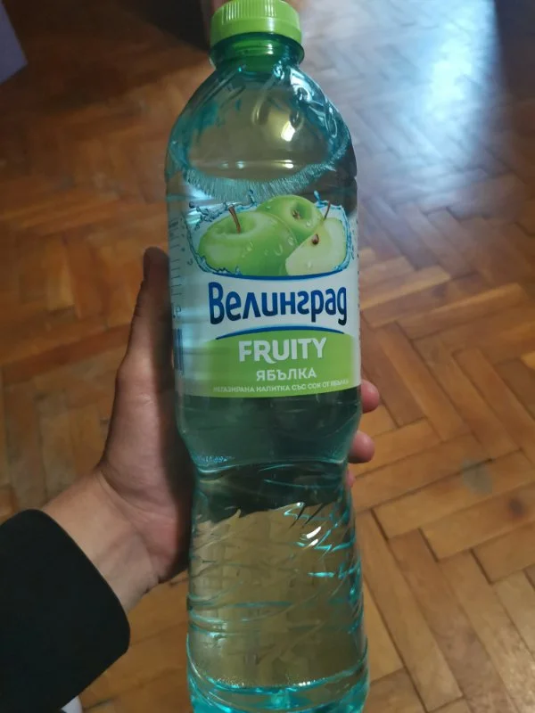 Негазирана напитка с вкус на ябълка - Велинград