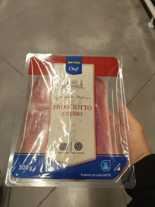 Прошуто крудо