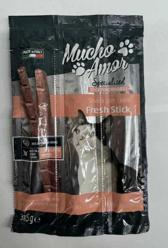 Закуска/пръчки за котки Mucho Amor Fresh Sticks Salmone сьомга 15 г