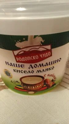 Домашно кисело мляко с каймак 4%