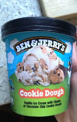 Сладолед с ванилов вкус и парченца тесто за бисквитки / Vanilla Ice Cream with Chunks of Cookie Dough