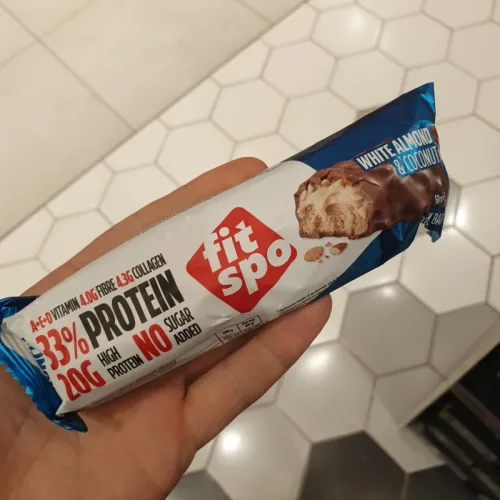 FitSpo протеинов бар бял бадем и кокос